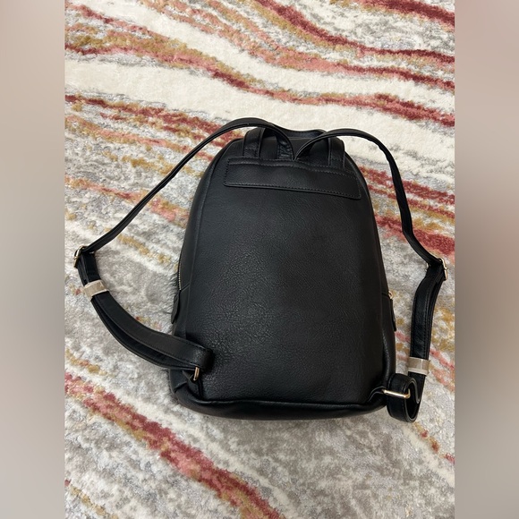 Backpack - Picture 3 of 6